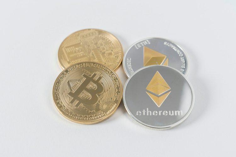 比特币和以太坊抵御价格暴跌，交易所资金流出强劲