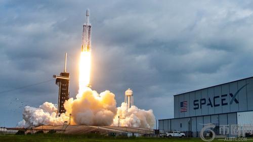 SpaceX成功发射猎鹰9号火箭：我能否购买其股票