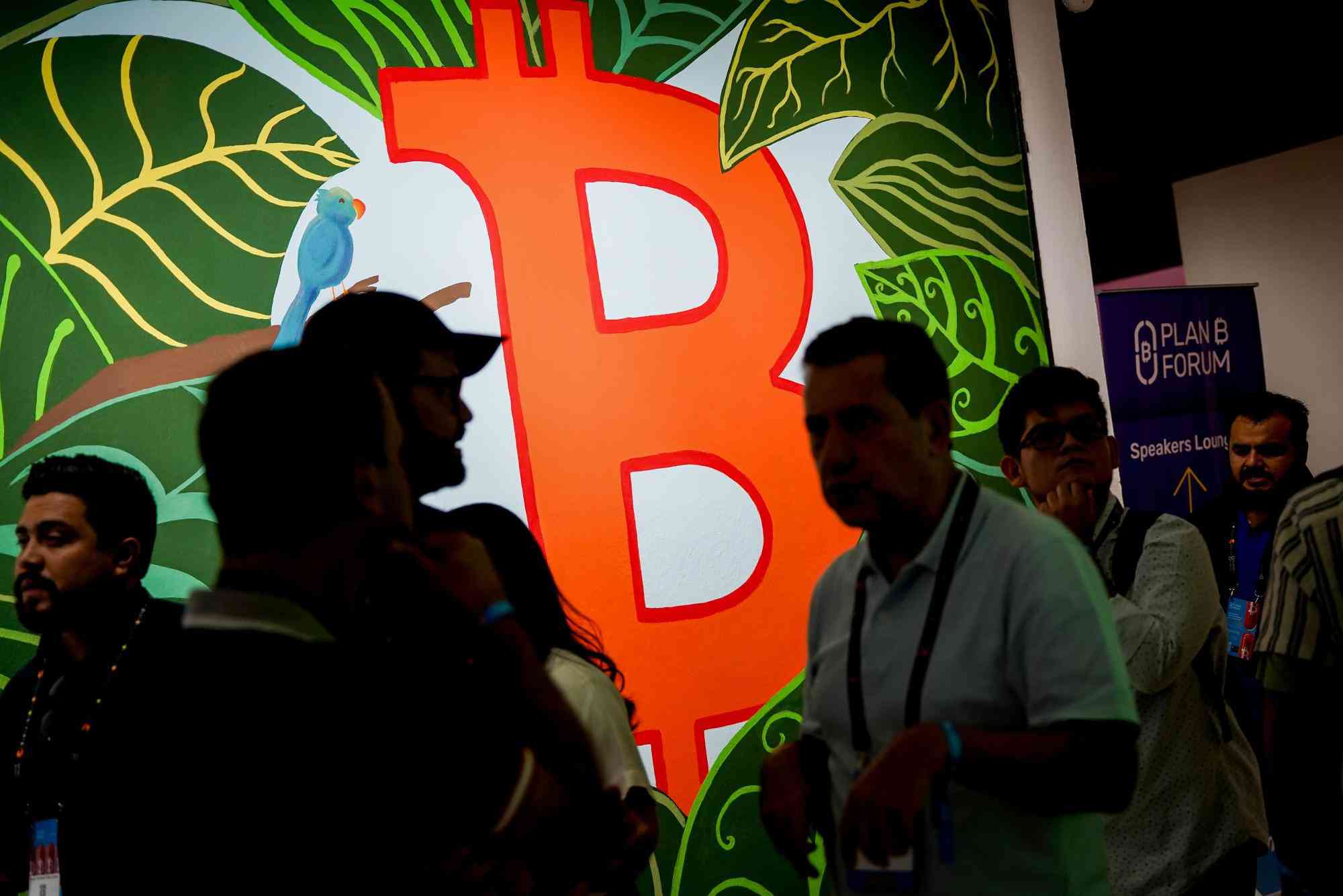 比特币跌破 8 万美元，预示着新一轮信心危机。