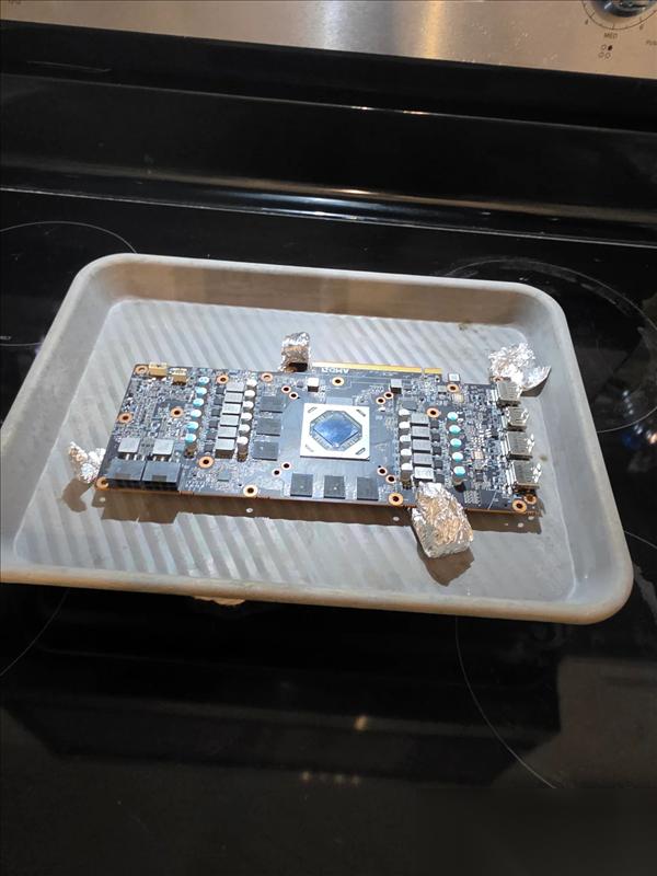 烤箱修显卡大法再现 报废RX 6700 XT 188°C烘烤 12分钟复活